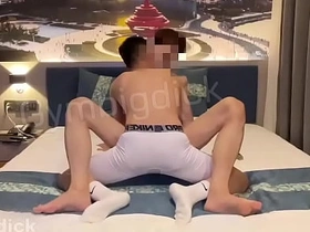 Gymbigdick狂干亚裔业余伪娘大屁股 gay porn asian model