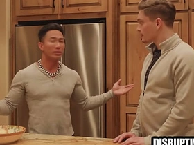 亚裔同志明星无套狂干直男演员Jkab Ethan Dale和Jay Tee indonesian gay massage porn