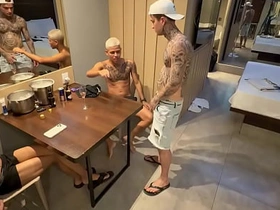 我和我哥们儿还有他朋友3P爽翻天 japan grey gay porn