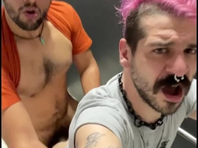 在厕所被猛男射满一身 gangbang asian jubilant porn