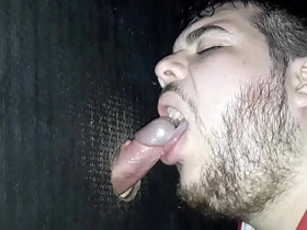 第一次玩 Gloryhole 接浓精 / 让瘦猴0号肠内射精 完整双飞 japan gangbang cheerful porn
