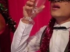新年快乐！法亚混血嫩男Jon Arteen打飞机射进杯子喝自己的精液 japan gay porn threesome