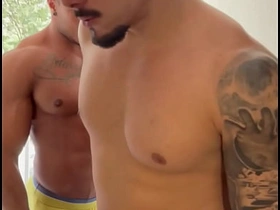 在朋友家过夜 他一大早就操我 还把精液射我嘴里 asian master gay porn