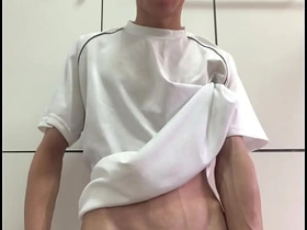 大屌哥炫耀勃起巨根 cute gay asian porn