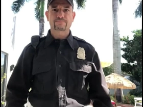 穿着制服警察服装在色情片拍摄现场 asian cumcontrol cheerful porn