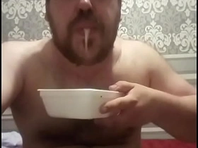 这胖婊子饿得连新鲜精液都当午饭吃！ andy chinese gay scene porn